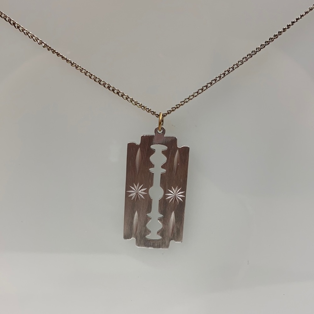 RAZOR BLADE PENDANT NECKLACE